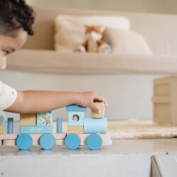 Little Dutch Ξύλινο τρενάκι με άσκηση λεπτής κίνησης Forest Friends - Image 4