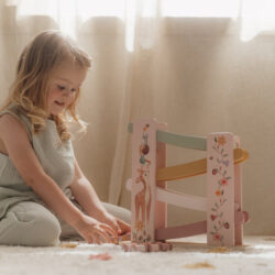 Little Dutch Ξύλινη πίστα αγώνων με αυτοκινητάκια Fairy Garden - Image 5