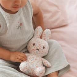 Little Dutch Υφασμάτινο κουκλάκι Miffy Lucky Blossom all over 20εκ. - Image 4