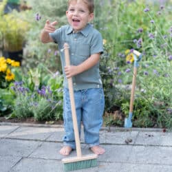 Little Dutch Παιδική σκούπα κήπου Forest Friends FSC - Image 3