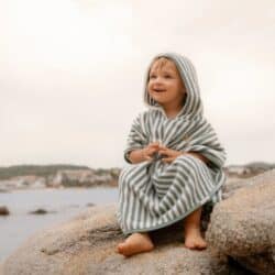 Little Dutch Παιδικό πόντσο Seashells and Stripes Surf Blue - Image 3