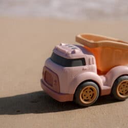 Little Dutch Φορτηγάκι με ρυμουλκό Ροζ 17εκ. - Image 5