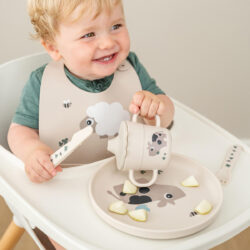 Done By Deer Ποτιράκι εκπαιδευτικό με λαβές από πλαστικό tiny farm sand - Image 4