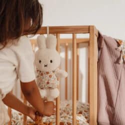 Little Dutch Υφασμάτινο μουσικό κουκλάκι Miffy Vintage Little Flowers - Image 2