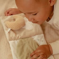 Little Dutch Υφασμάτινο βιβλιαράκι δραστηριοτήτων Newborn Naturals GRS - Image 4