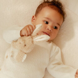 Little Dutch Υφασμάτινη κουδουνίστρα κουνελάκι με κρίκο Newborn Naturals GRS - Image 2