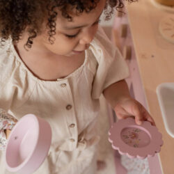 Little Dutch Ξύλινη κουζίνα με αξεσουάρ παιχνιδιού Ροζ FSC - Image 8