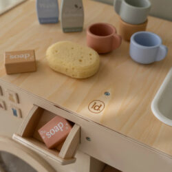 Little Dutch Ξύλινο πλυντήριο ρούχων FSC Limited Edition - Image 9