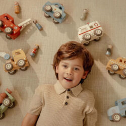 Little Dutch Ξύλινο ασθενοφόρο FSC - Image 4