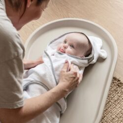 Shnuggle Αλλαξιέρα από αφρώδες υλικό με κλίση για παλλινδρόμηση Taupe - Image 2