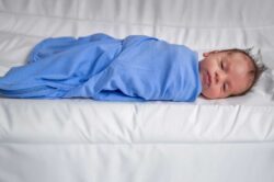 BlissSnug Υπνόσακος Φασκιώματος Σετ των 2 - Blue Cars - Image 8