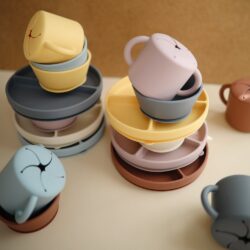 Mushie Πιάτο Σιλικόνης με Χωρίσματα & Αντιολισθητική Βάση Powder Blue - Image 3