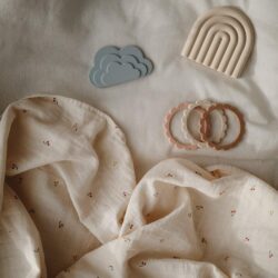 Mushie Σετ 3 Βραχιόλια Οδοντοφυΐας – Blush/Rose/Shifting Sand - Image 4