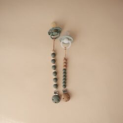 Κλιπ για Πιπίπλες Σιλικόνης Luna Dried Thyme - Mushie - Image 7