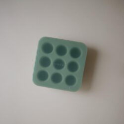 Παγοθήκη Φαγητού 9 Θέσεων 14.8ml Σιλικόνης Cambridge Blue - Mushie - Image 12