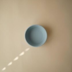 Μπωλ Σιλικόνης με Αντιολισθητική Βάση Powder Blue - Mushie - Image 7