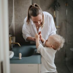 2 Βρεφικές Οδοντόβουρτσες Δακτύλου Σιλικόνης Clay/Shifting Sand - Mushie - Image 10