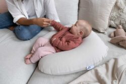 Doomoo Φουσκωτό Μαξιλάρι Θηλασμό Nursing Air Pillow Almond - Image 2