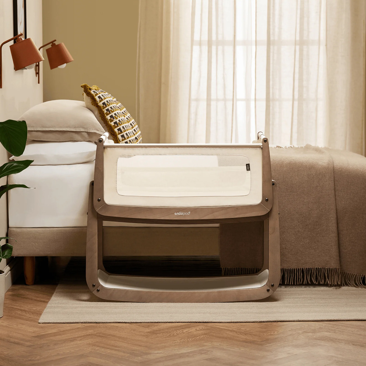 gsfn050n-1 Snuz Βρεφικό Λίκνο SnuzPod 5 Walnut - Image 1